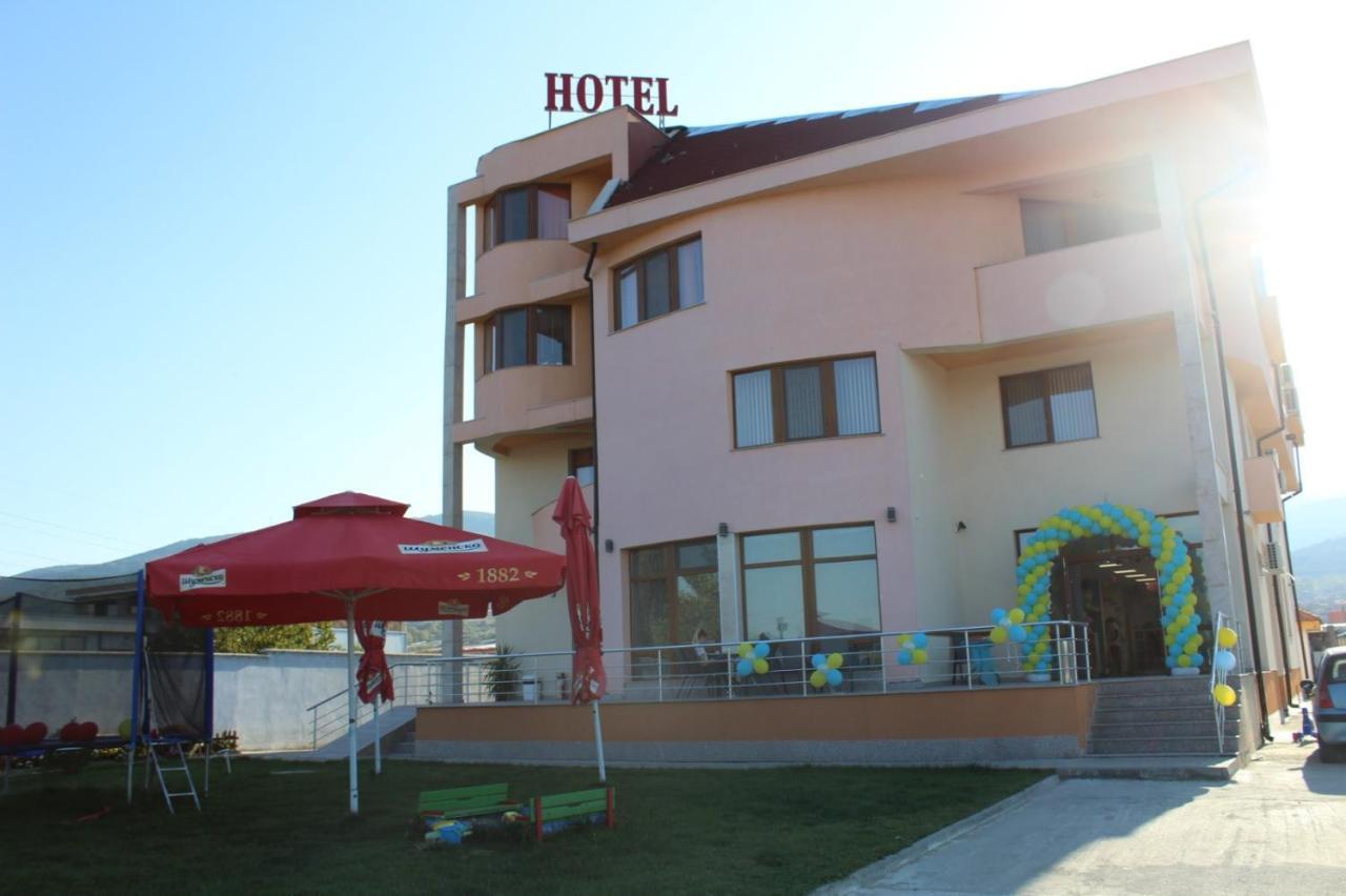 Семеен Хотел Дани Assenowgrad Exterior foto