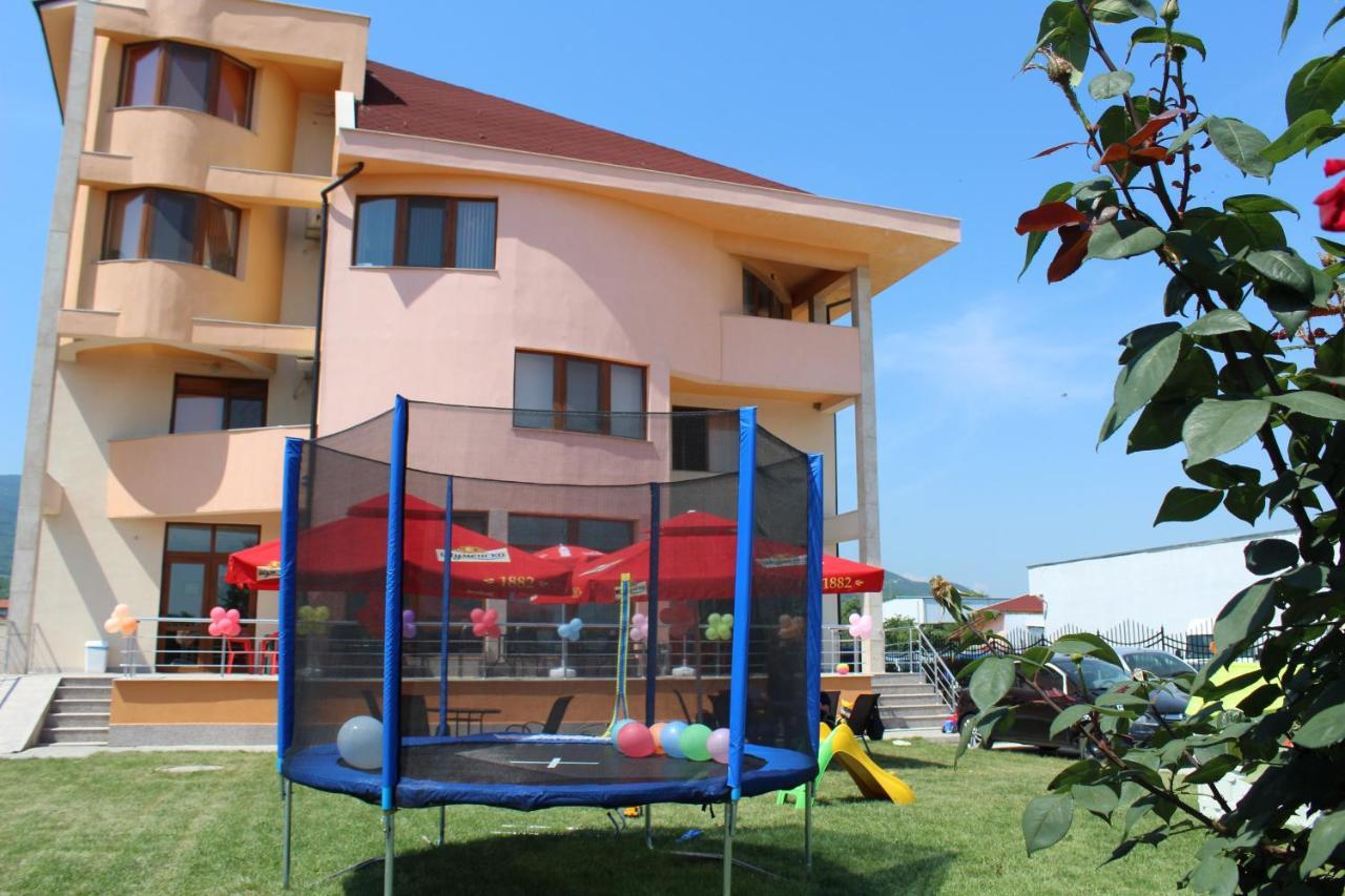 Семеен Хотел Дани Assenowgrad Exterior foto